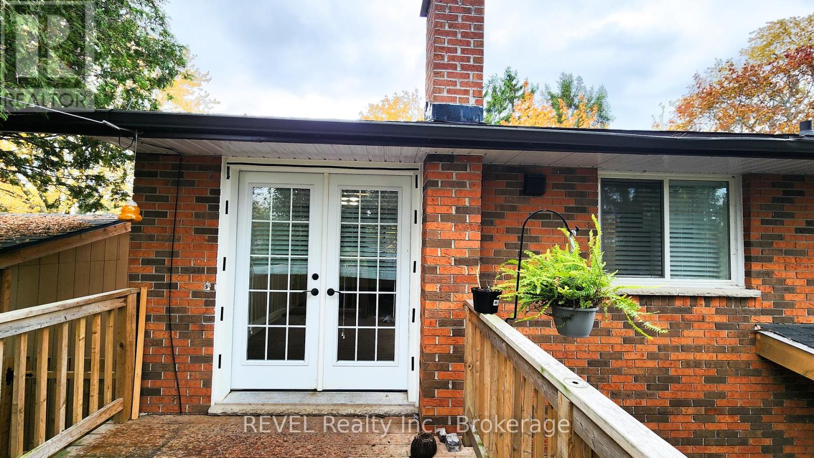 747 Parkdale Avenue E, Fort Erie, Ontario  L2A 5B7 - Photo 5 - X12549782