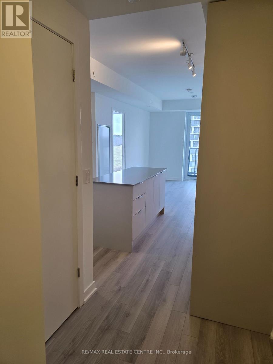 805 - 3079 Trafalgar Road N, Oakville, Ontario  L6H 8C5 - Photo 2 - W12573582