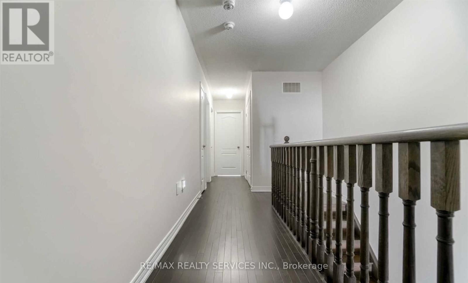 162 Davenfield Circle, Brampton, Ontario  L6P 4M1 - Photo 10 - W12583614