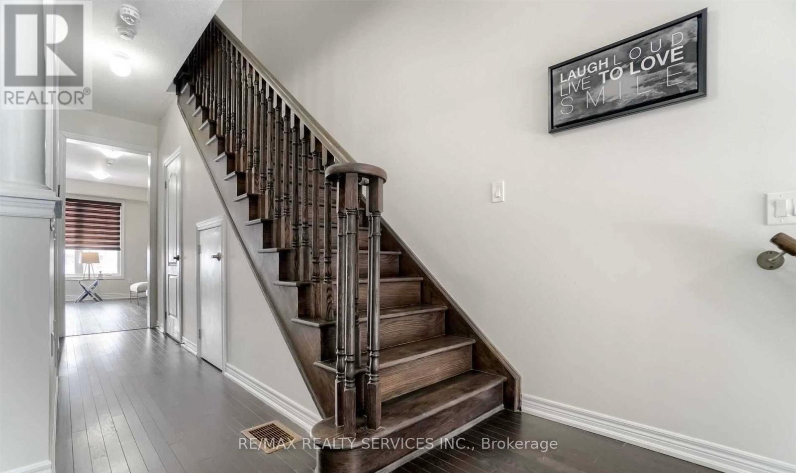 162 Davenfield Circle, Brampton, Ontario  L6P 4M1 - Photo 9 - W12583614