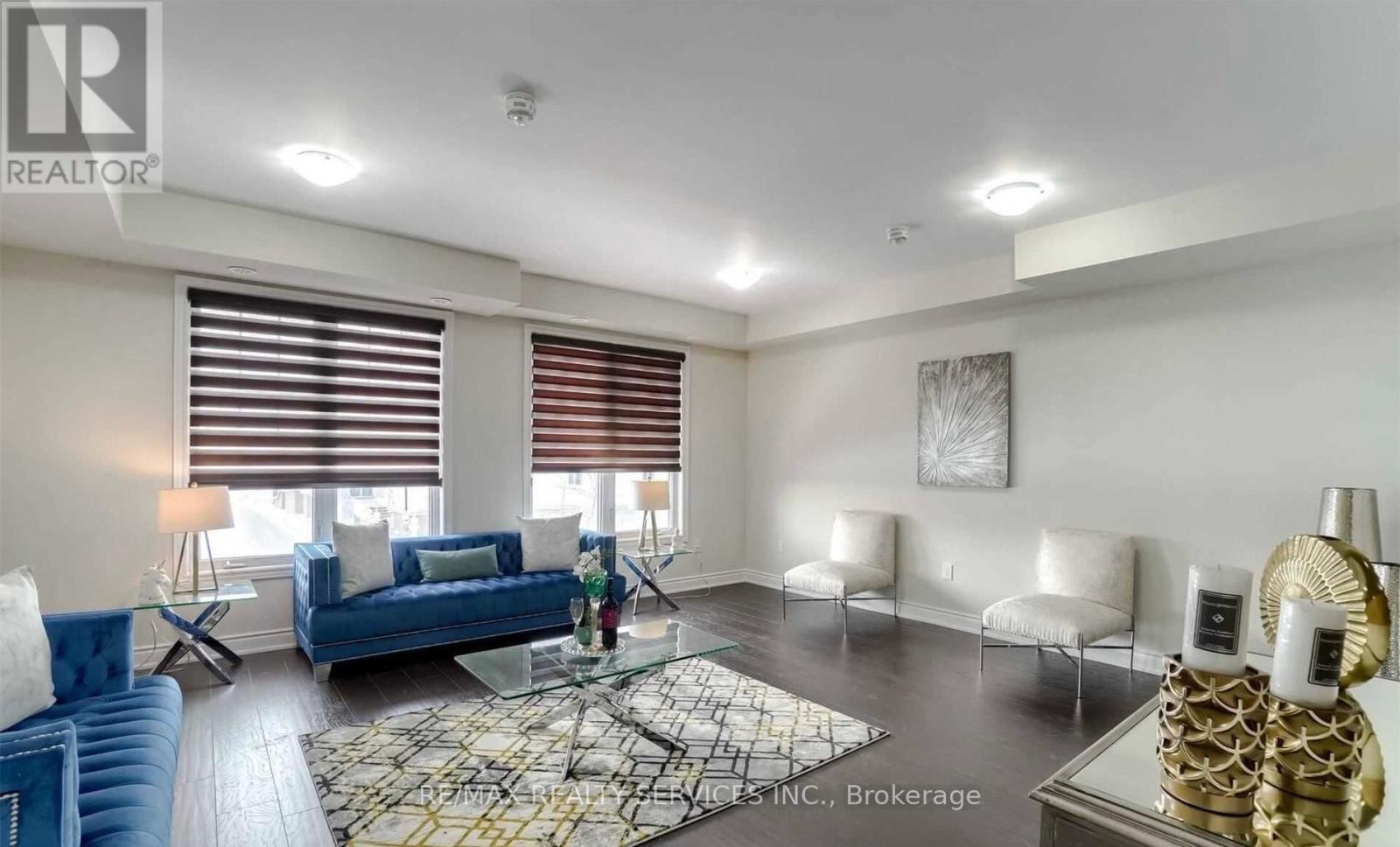 162 Davenfield Circle, Brampton, Ontario  L6P 4M1 - Photo 3 - W12583614