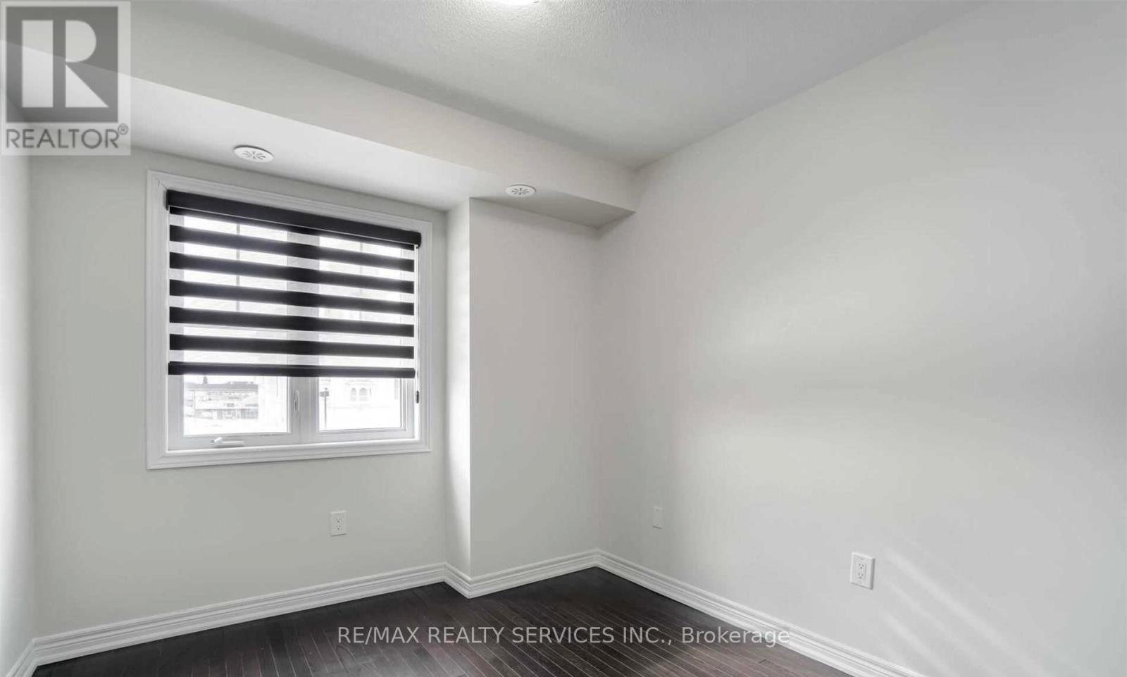 162 Davenfield Circle, Brampton, Ontario  L6P 4M1 - Photo 13 - W12583614