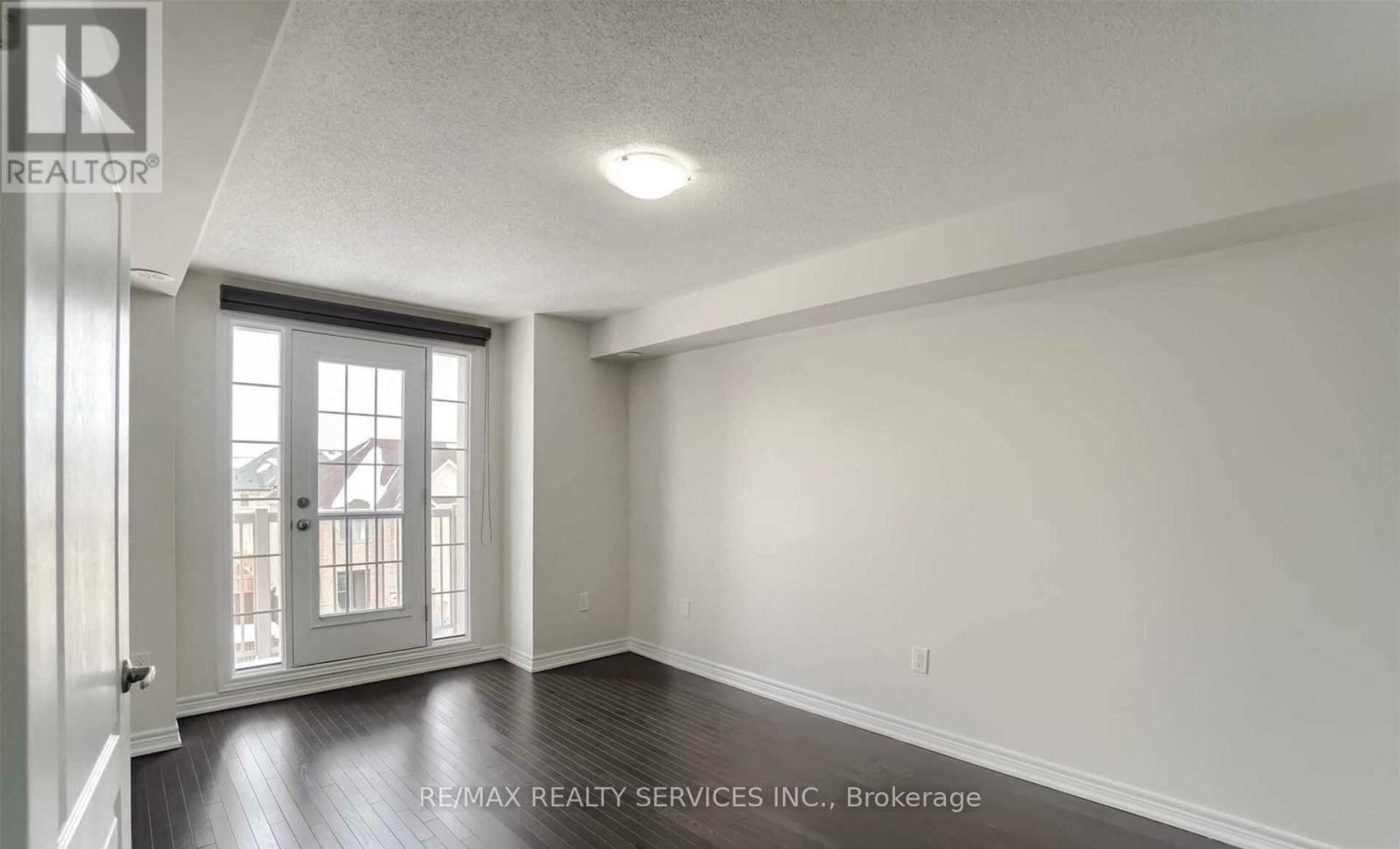 162 Davenfield Circle, Brampton, Ontario  L6P 4M1 - Photo 6 - W12583614