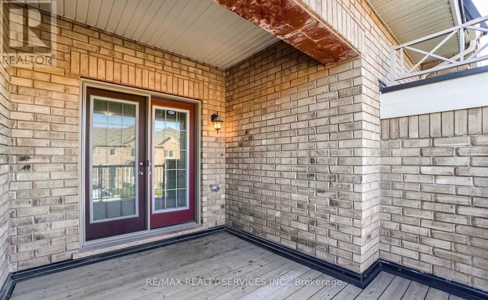 162 Davenfield Circle, Brampton, Ontario  L6P 4M1 - Photo 7 - W12583614