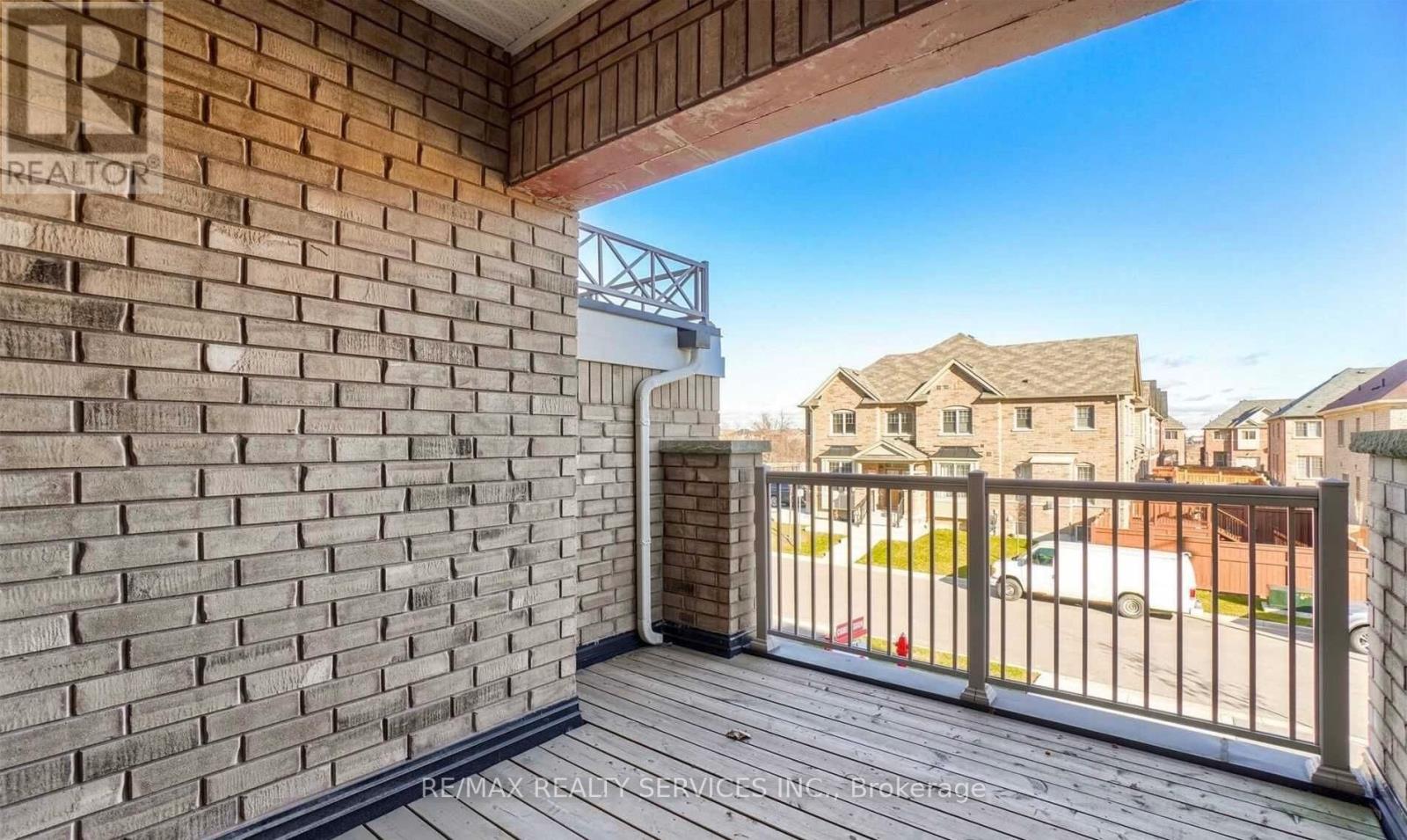 162 Davenfield Circle, Brampton, Ontario  L6P 4M1 - Photo 8 - W12583614