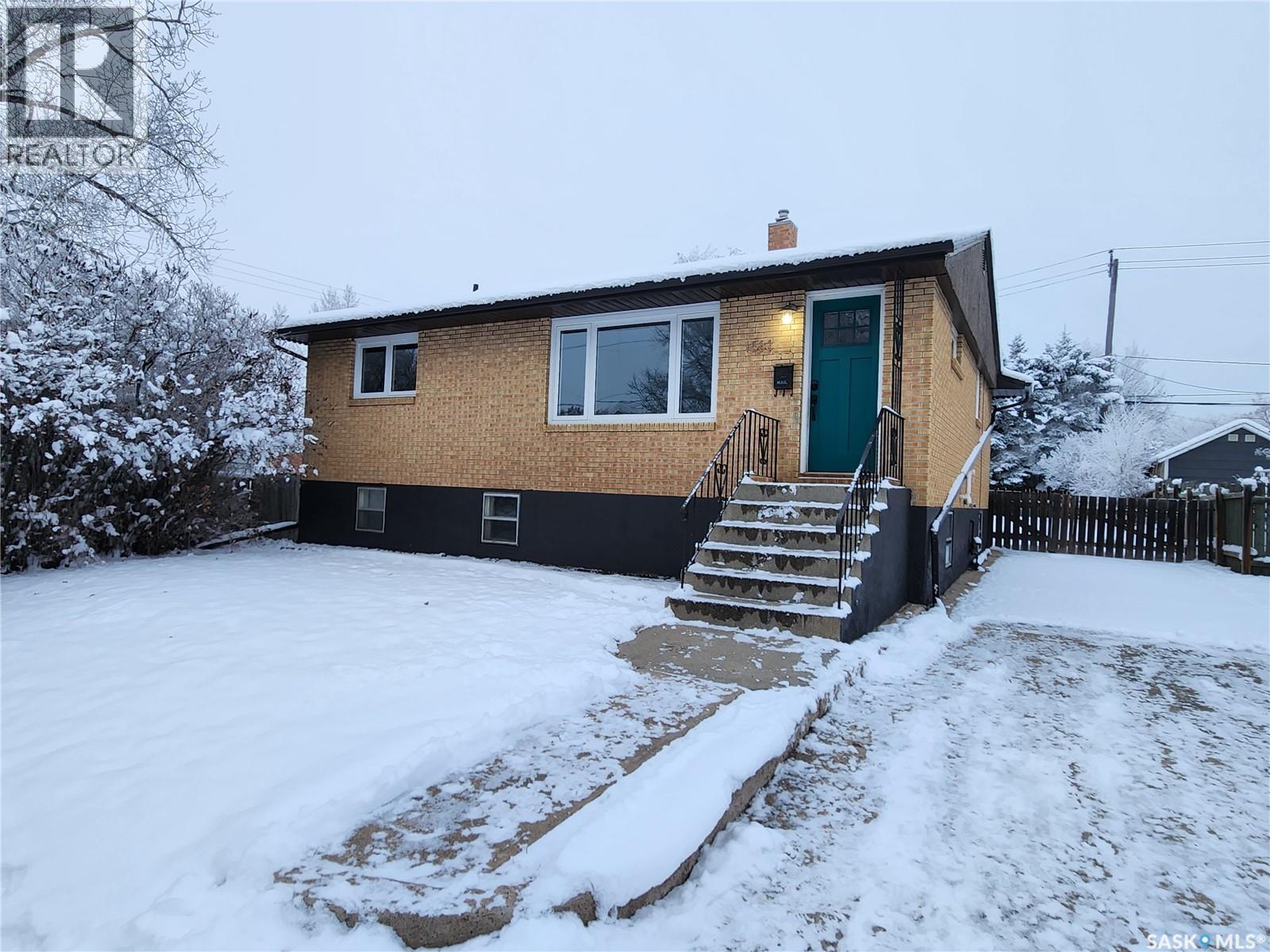 1533 Young Street, Estevan, Saskatchewan  S4A 0J5 - Photo 1 - SK024816