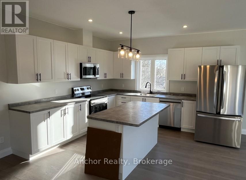 B - 615 Wagner Street, Gravenhurst, Ontario  P1P 1E1 - Photo 3 - X12583972