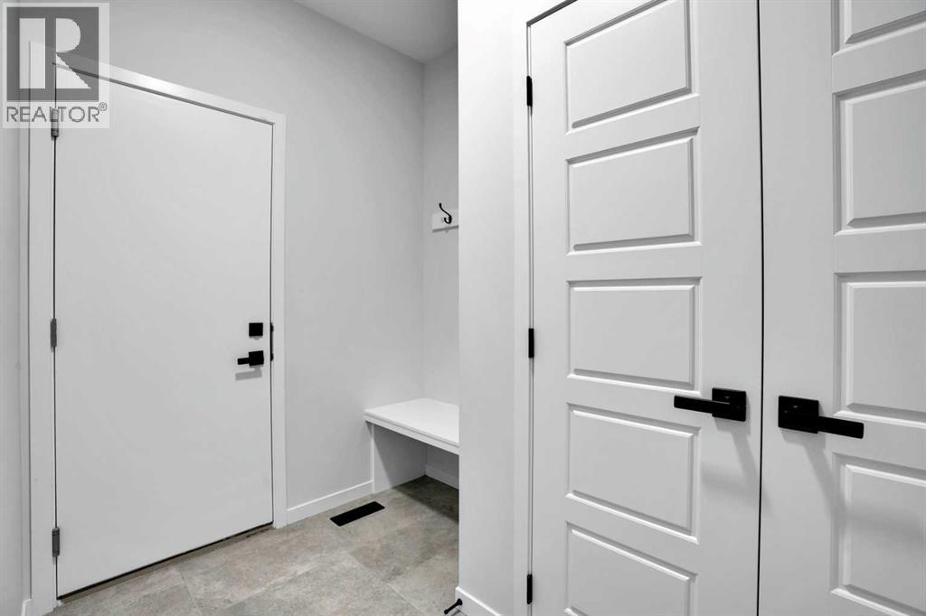 8 Corner Glen Row Ne, Calgary, Alberta  T3N 2L9 - Photo 5 - A2258717