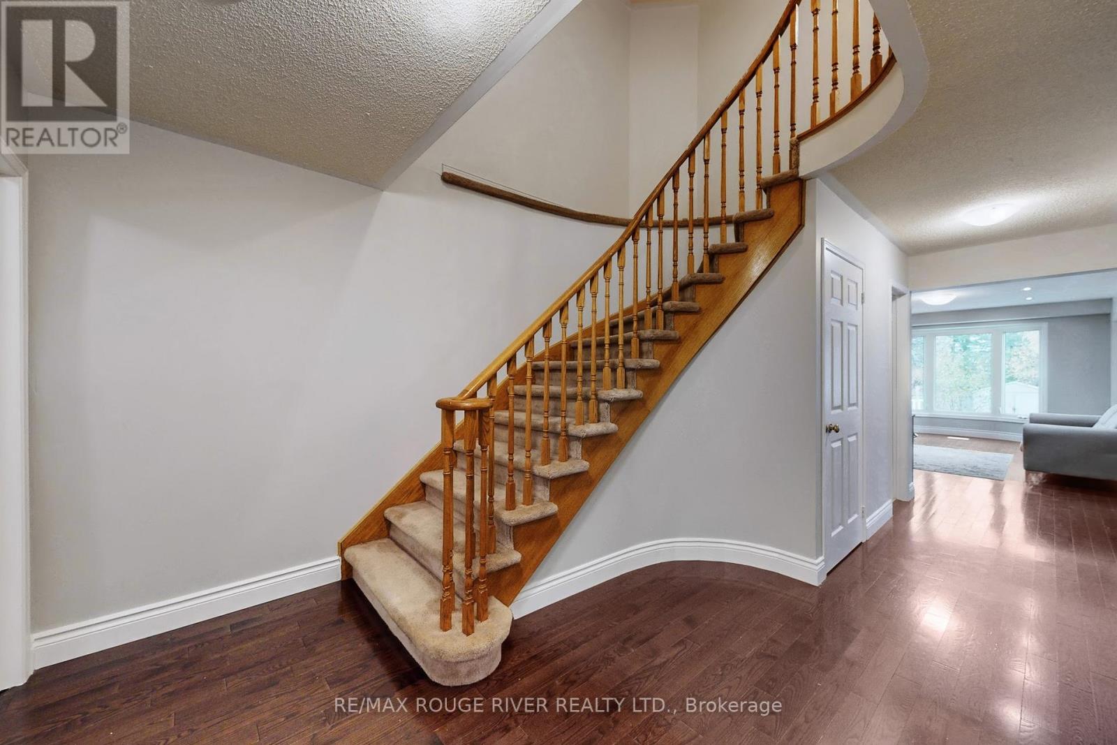 53 Greybeaver Trail, Toronto, Ontario M1C 2X4 - Photo 5 - E12583964