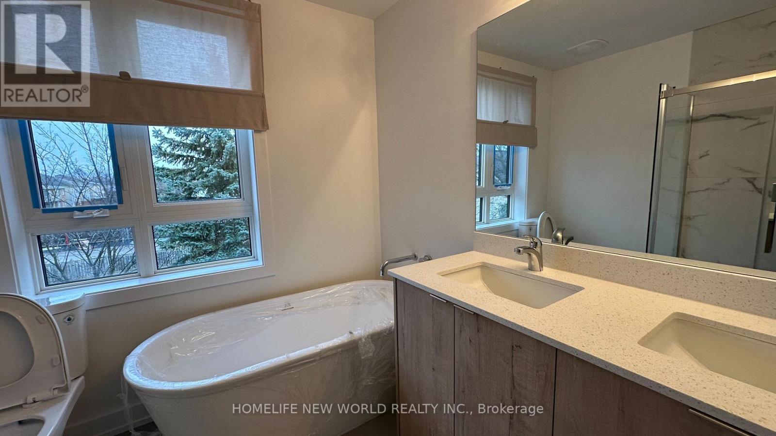 17 Carl Hill Lane, Richmond Hill, Ontario  L4C 7A6 - Photo 7 - N12582120