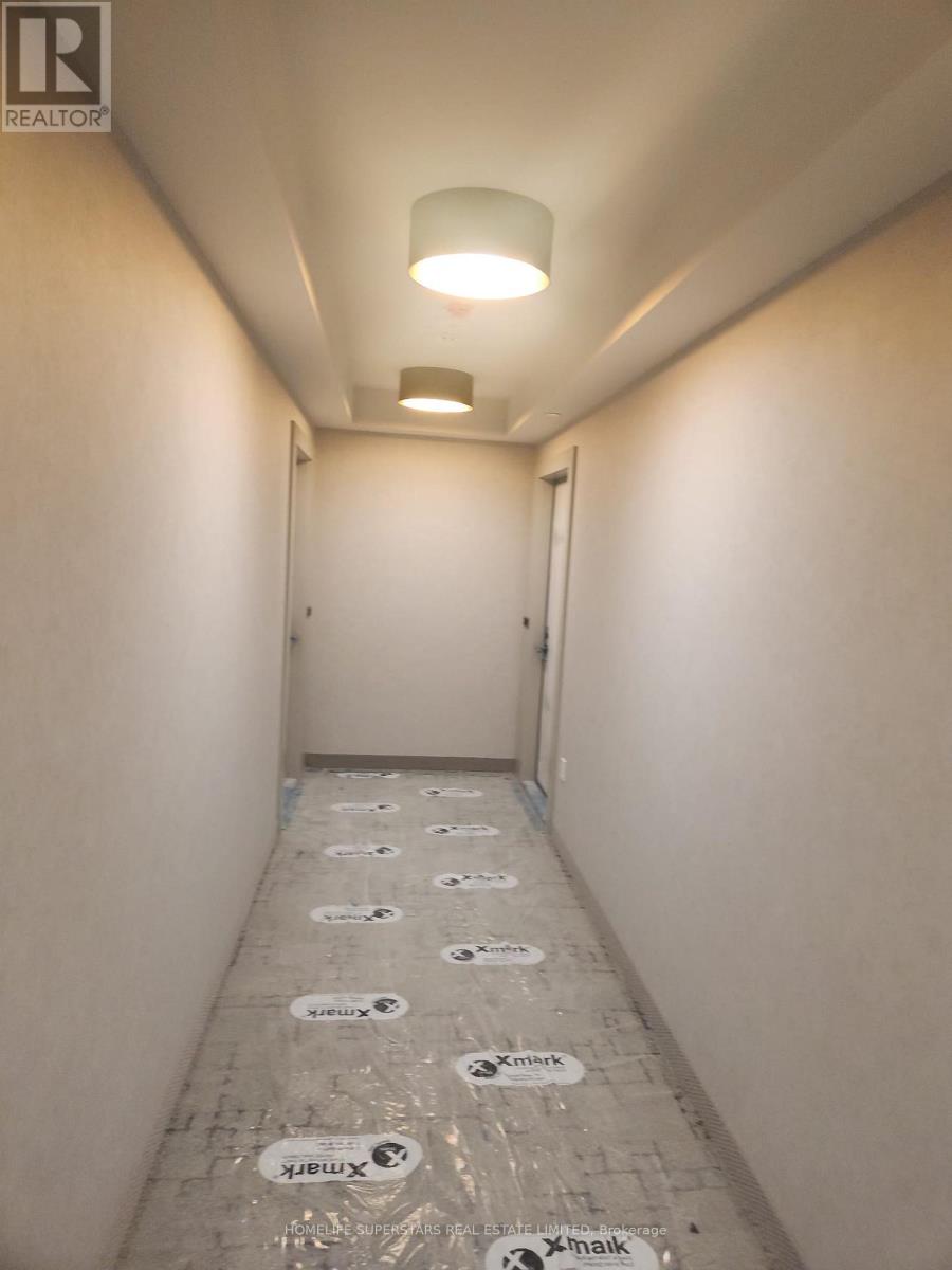 2802 - 8 Interchange Way, Vaughan, Ontario  L4K 5Z7 - Photo 6 - N12583928