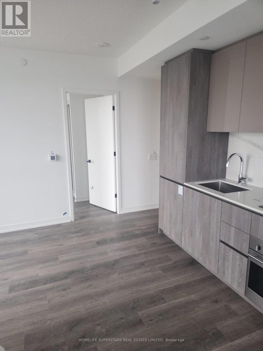 2802 - 8 Interchange Way, Vaughan, Ontario  L4K 5Z7 - Photo 8 - N12583928