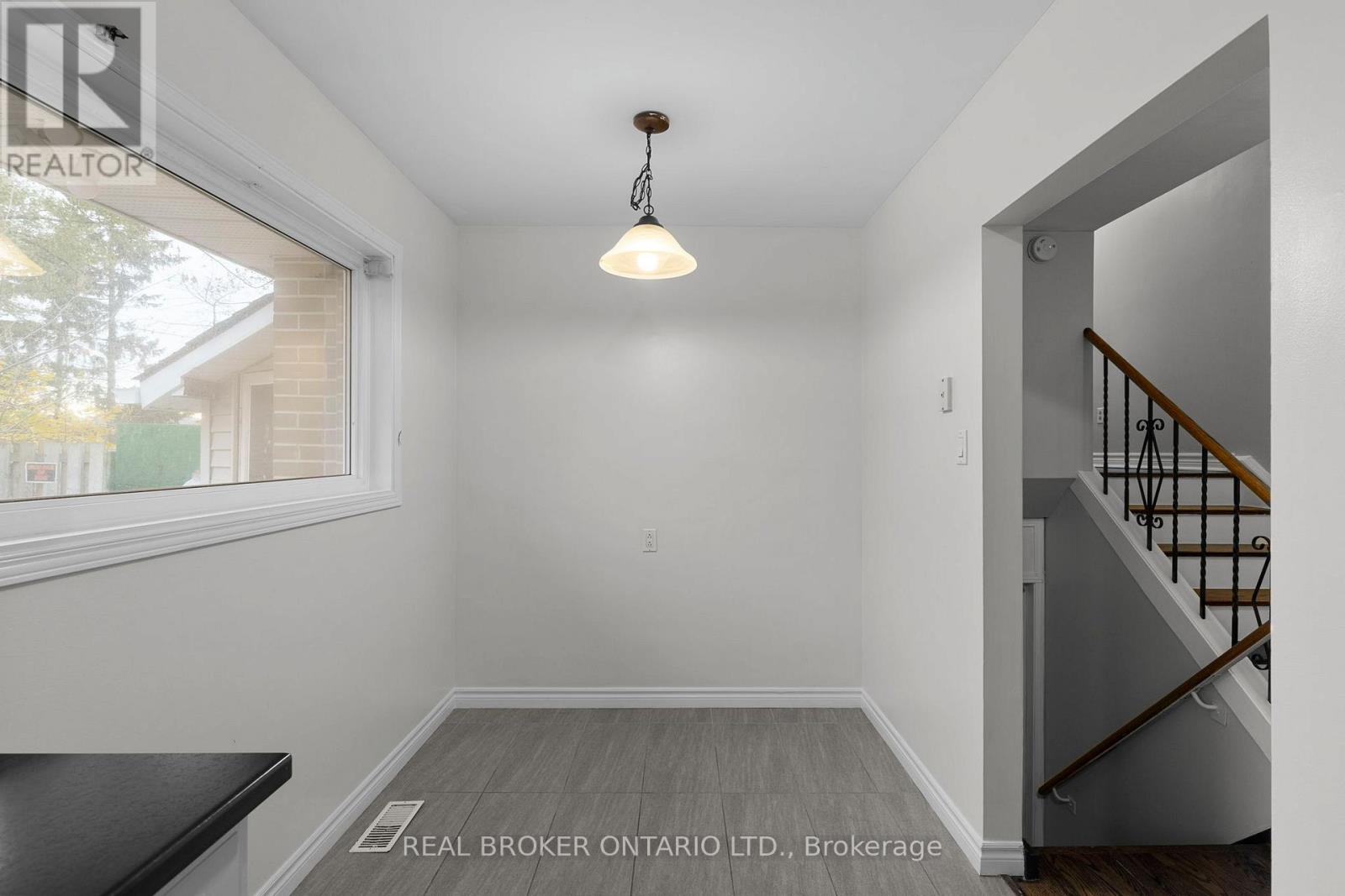 65 Ottaway Avenue, Barrie, Ontario  L4M 2X1 - Photo 10 - S12583916