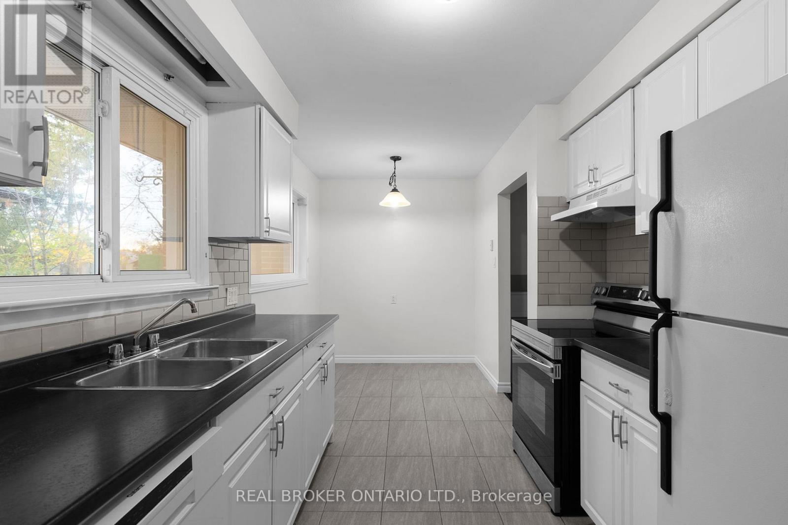 65 Ottaway Avenue, Barrie, Ontario  L4M 2X1 - Photo 8 - S12583916