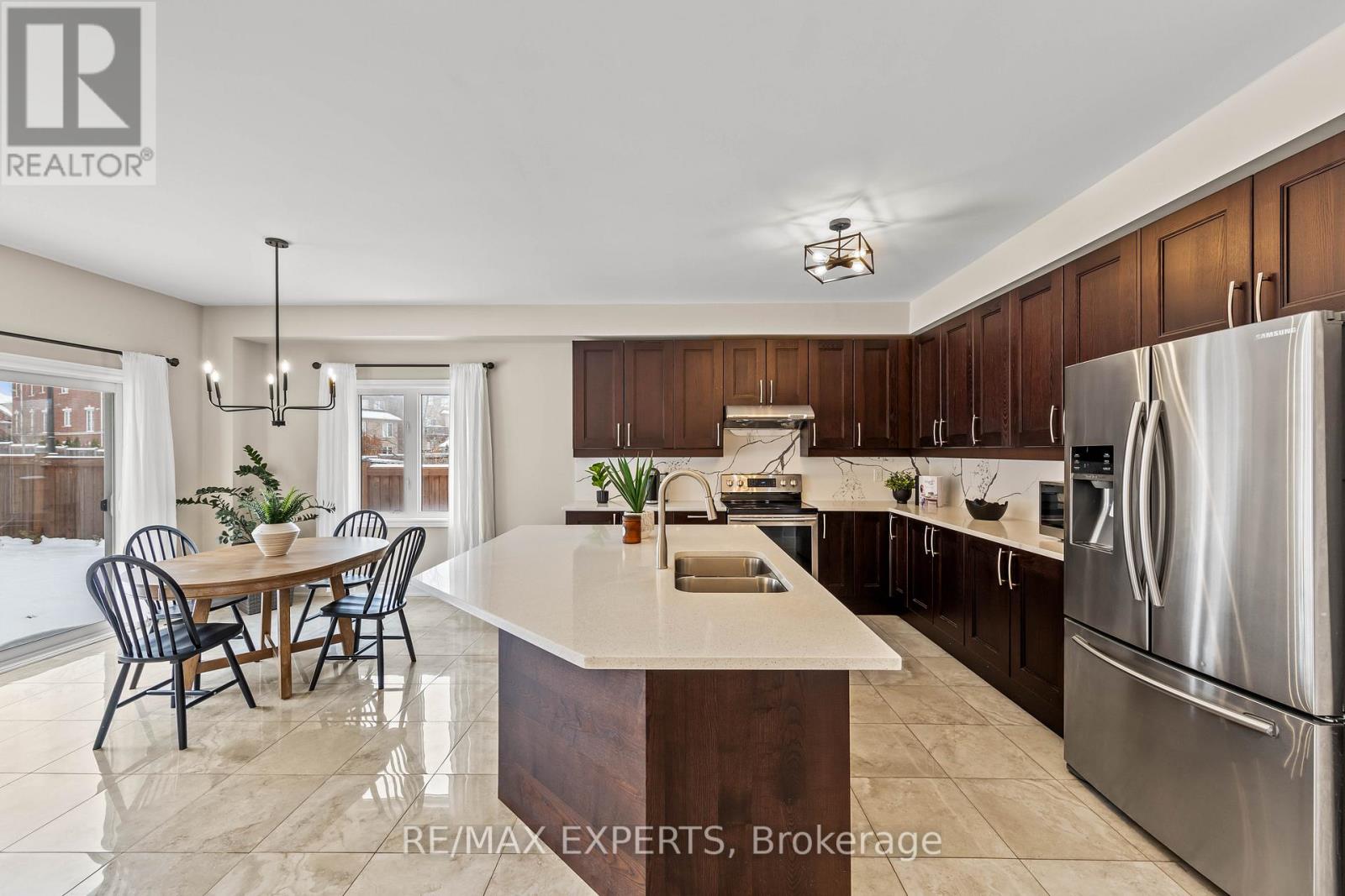 16 Vivian Creek Road, East Gwillimbury (Mt Albert), Ontario  L0G 1M0 - Photo 7 - N12542938