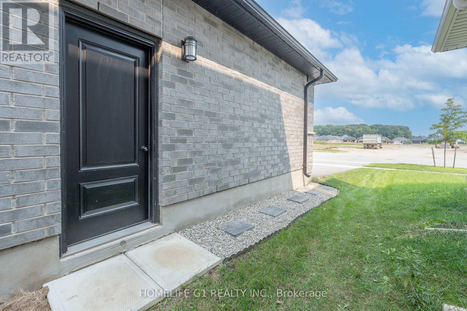 49 Feathers Crossing, St. Thomas, Ontario  N5R 0M3 - Photo 42 - X12583942
