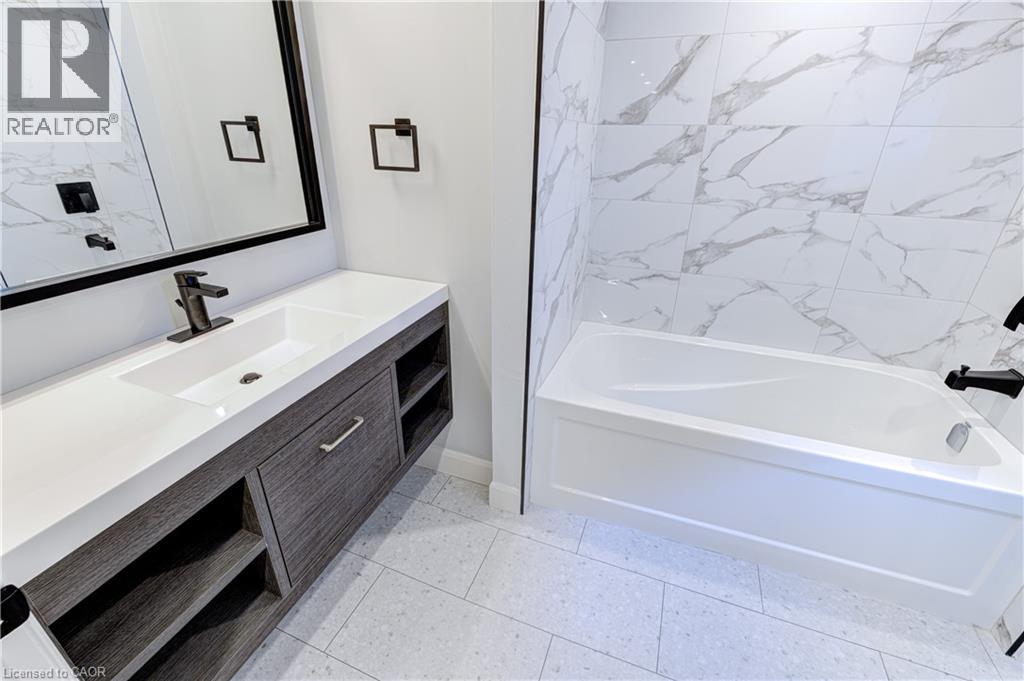 242 East 28th Street, Hamilton, Ontario  L8V 3J1 - Photo 25 - 40787034