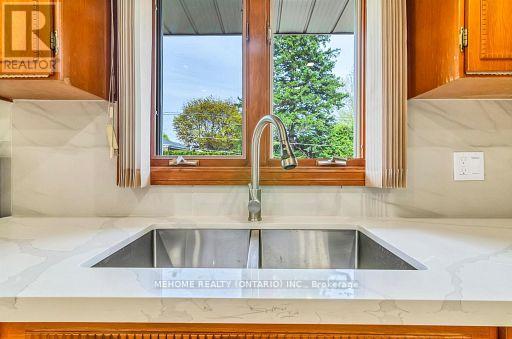 115 Harris Court, Oshawa, Ontario  L1J 5K8 - Photo 2 - E12583976