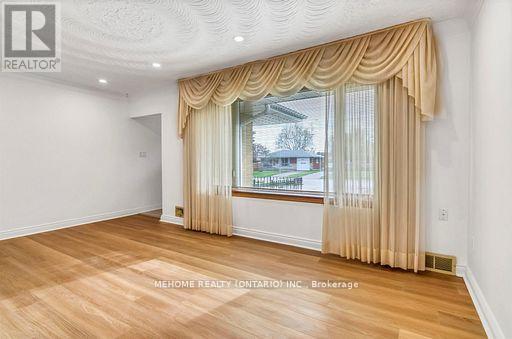 115 Harris Court, Oshawa, Ontario  L1J 5K8 - Photo 4 - E12583976