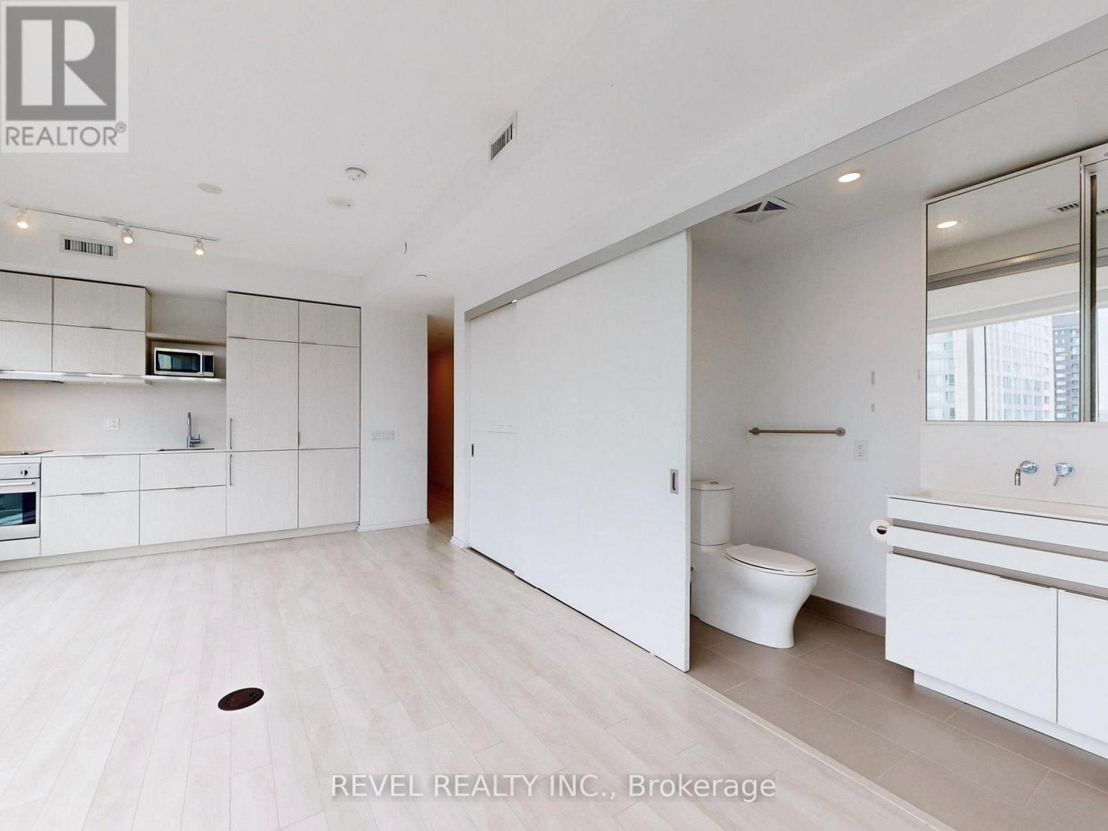 2412 - 197 Yonge Street, Toronto (Church-Yonge Corridor), Ontario  M5B 1M4 - Photo 12 - C12583998