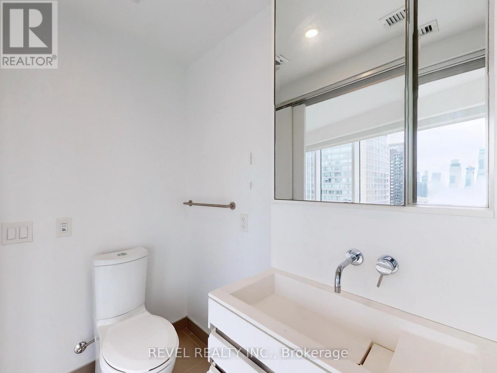 2412 - 197 Yonge Street, Toronto (Church-Yonge Corridor), Ontario  M5B 1M4 - Photo 16 - C12583998