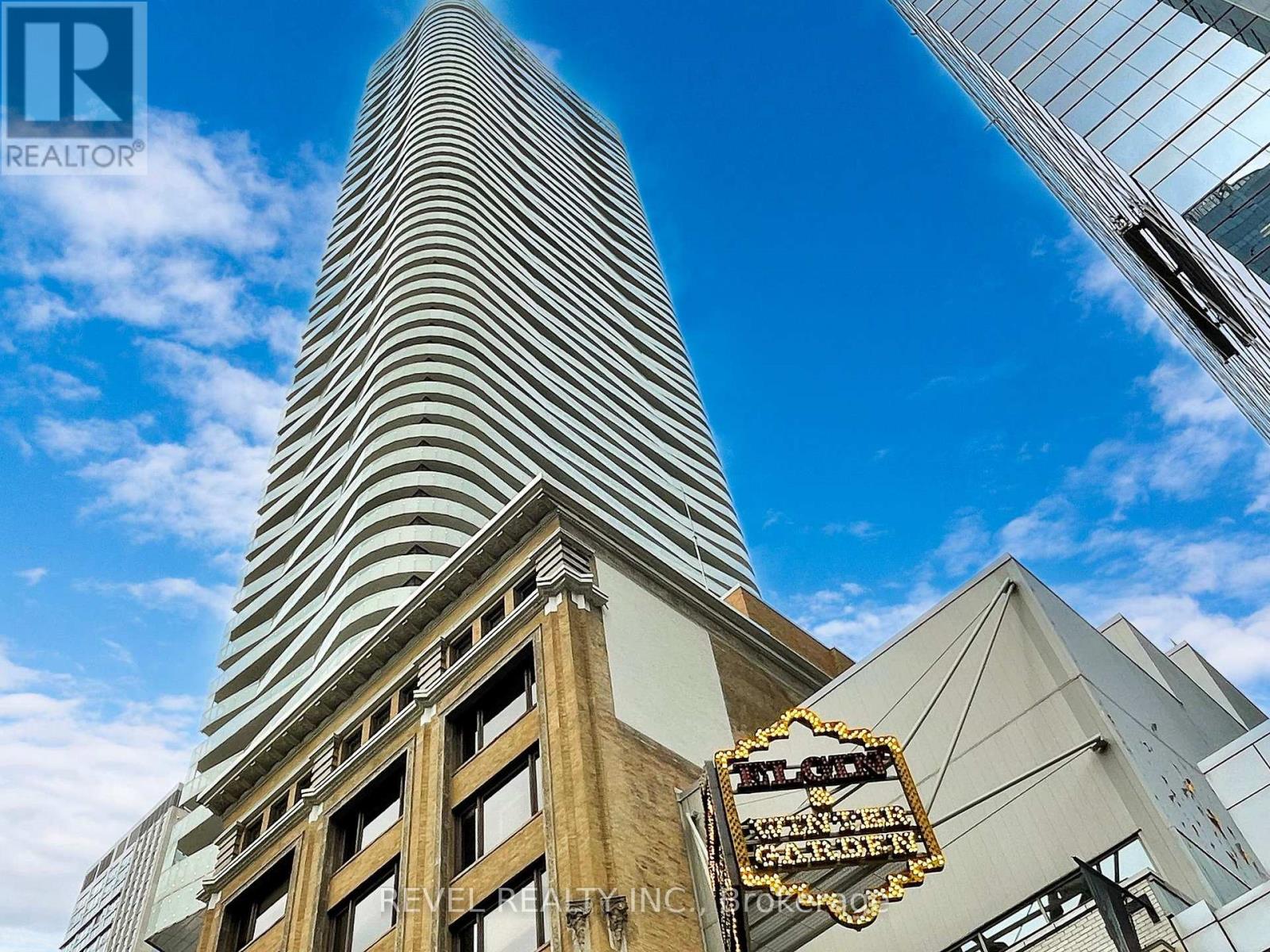 2412 - 197 Yonge Street, Toronto (Church-Yonge Corridor), Ontario  M5B 1M4 - Photo 2 - C12583998