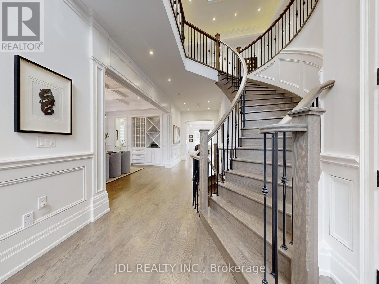 39 Howard Road, Newmarket, Ontario  L3Y 3G6 - Photo 5 - N12574410