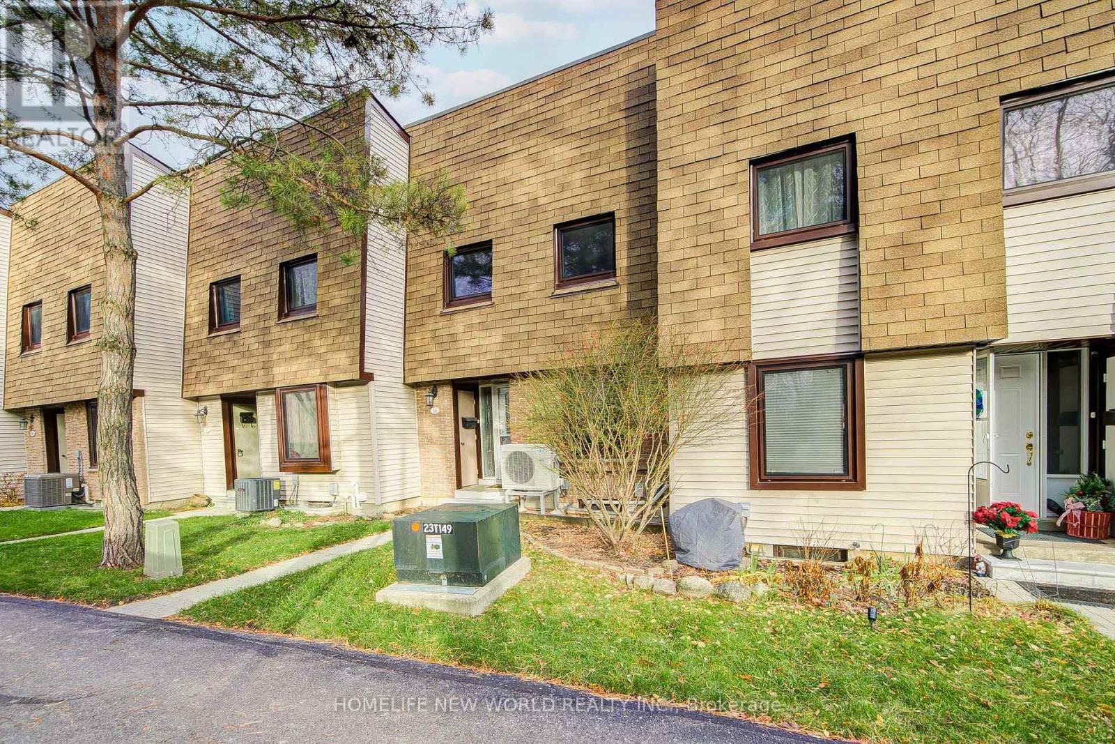 36 - 189 Springhead Gardens, Richmond Hill, Ontario  L4C 5C7 - Photo 4 - N12580418