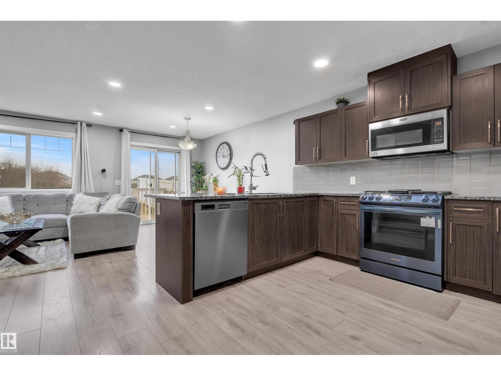 1748 27 St Nw, Edmonton, Alberta  T6T 2G5 - Photo 8 - E4466924