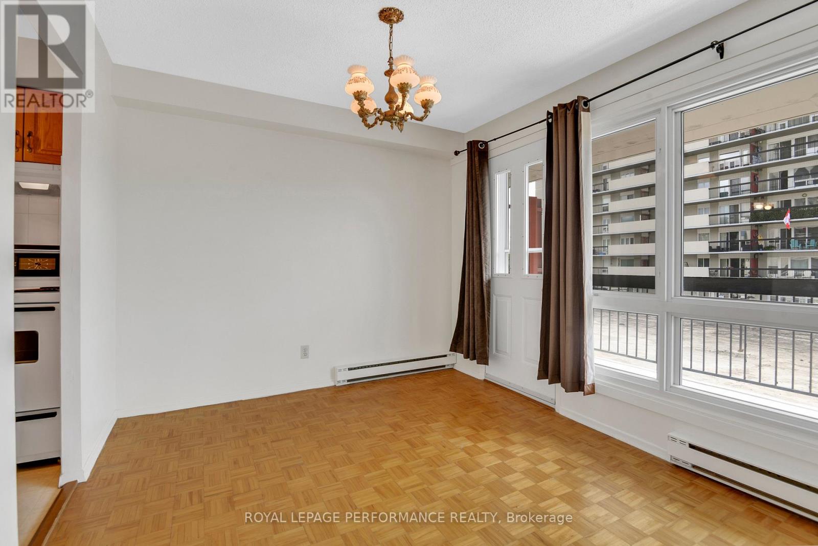 202 - 158 B Mcarthur Avenue, Ottawa, Ontario  K1L 8C9 - Photo 11 - X12584000