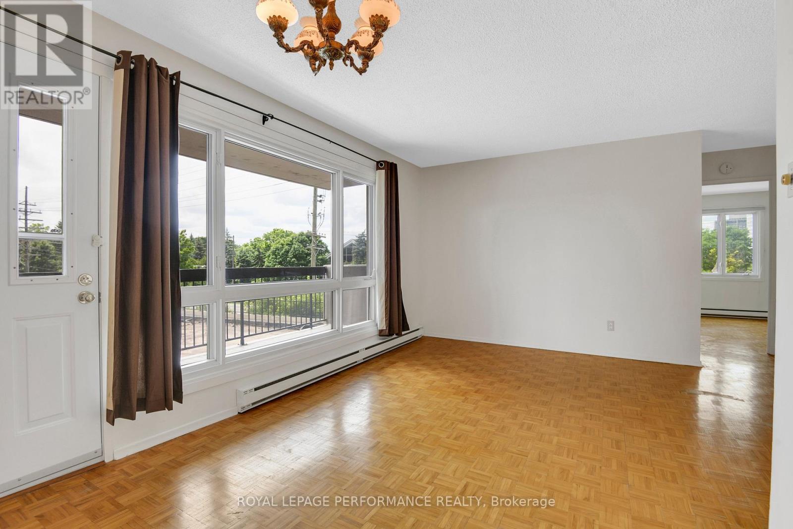 202 - 158 B Mcarthur Avenue, Ottawa, Ontario  K1L 8C9 - Photo 12 - X12584000