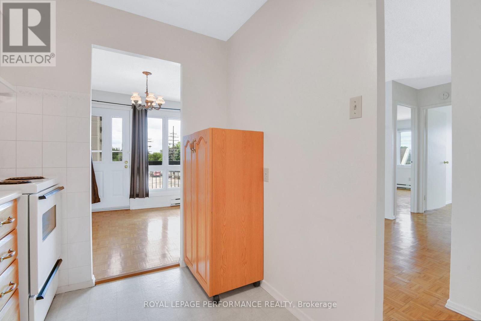 202 - 158 B Mcarthur Avenue, Ottawa, Ontario  K1L 8C9 - Photo 16 - X12584000