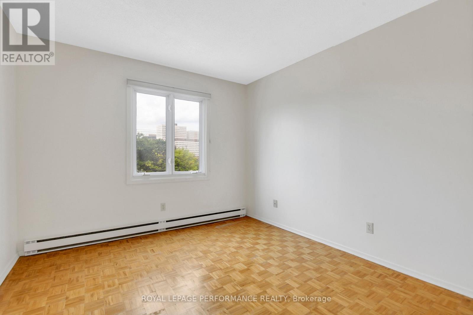 202 - 158 B Mcarthur Avenue, Ottawa, Ontario  K1L 8C9 - Photo 18 - X12584000