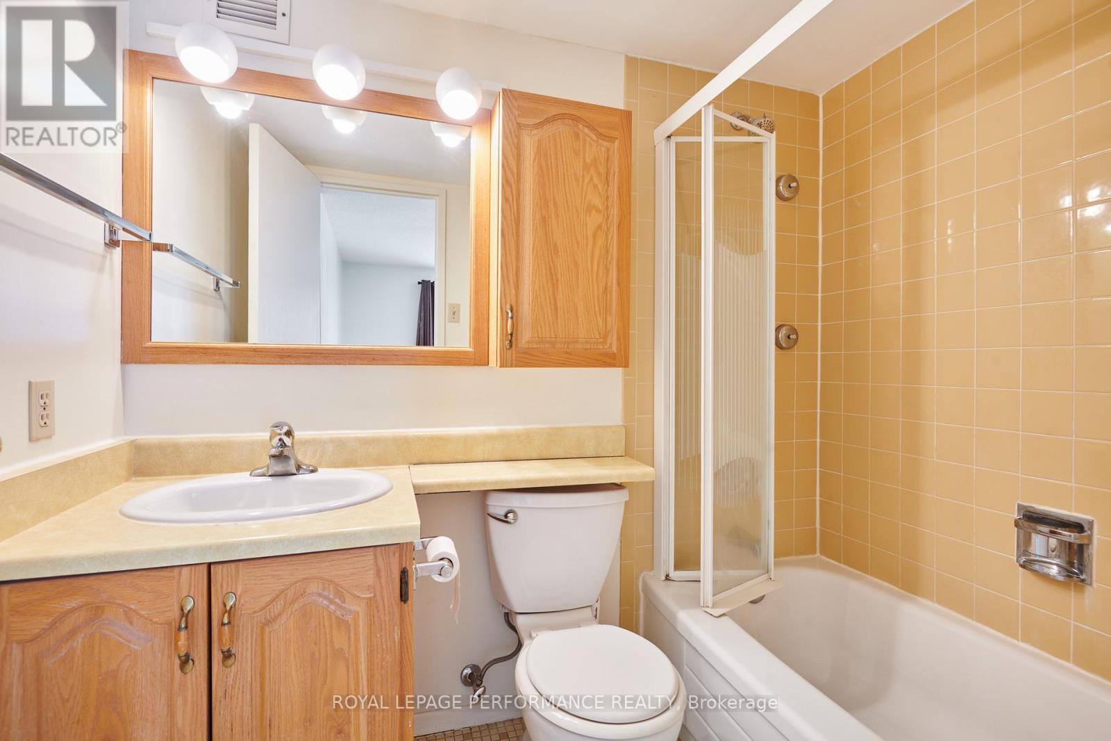 202 - 158 B Mcarthur Avenue, Ottawa, Ontario  K1L 8C9 - Photo 23 - X12584000