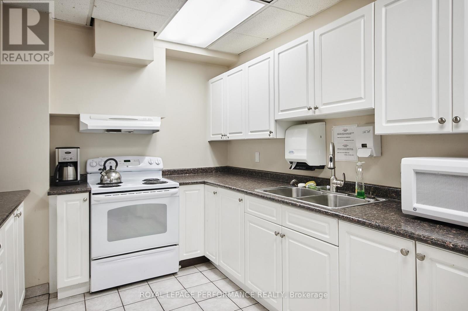 202 - 158 B Mcarthur Avenue, Ottawa, Ontario  K1L 8C9 - Photo 35 - X12584000