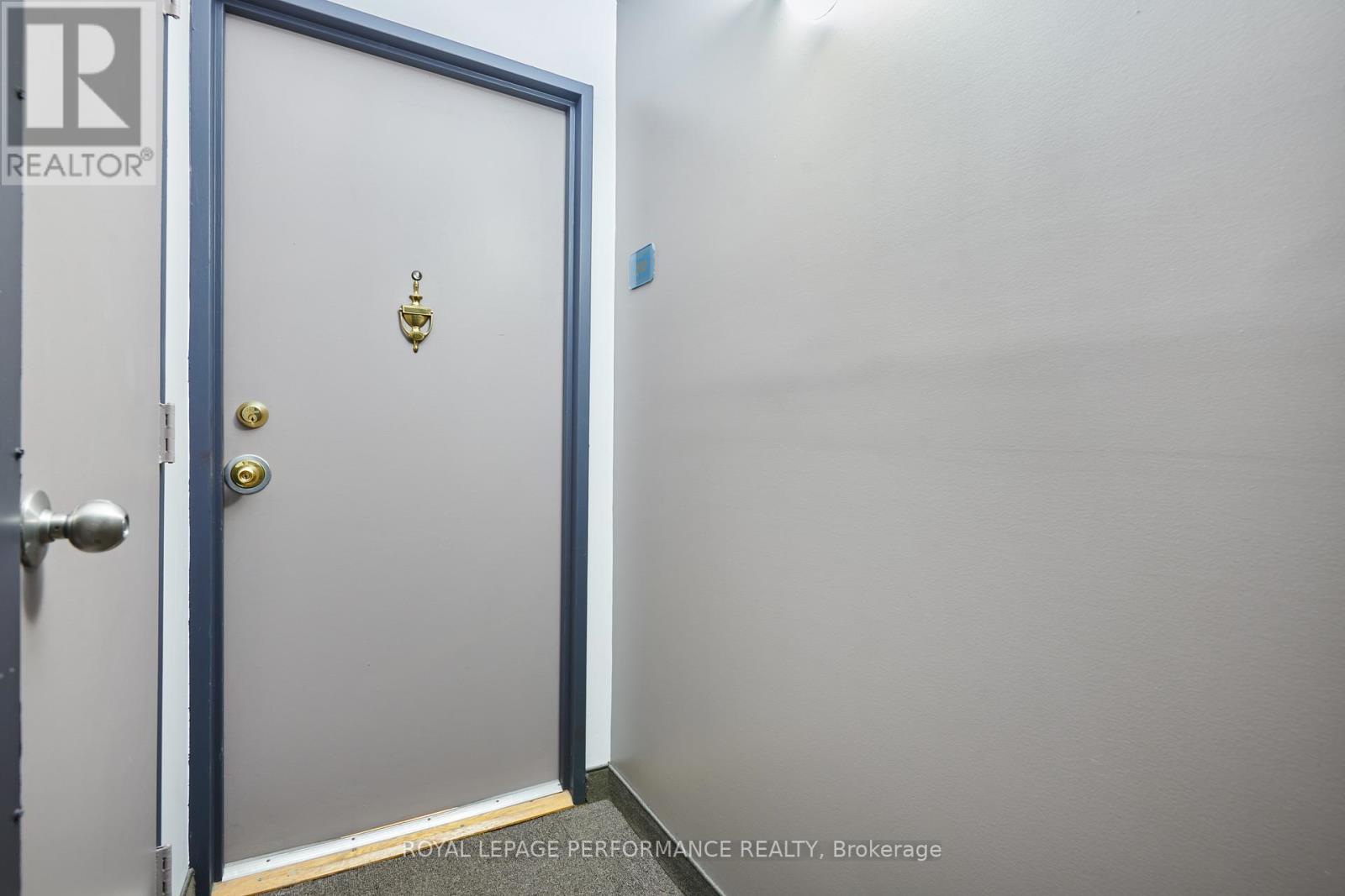 202 - 158 B Mcarthur Avenue, Ottawa, Ontario  K1L 8C9 - Photo 4 - X12584000