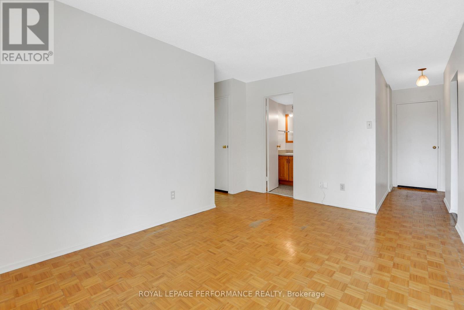 202 - 158 B Mcarthur Avenue, Ottawa, Ontario  K1L 8C9 - Photo 8 - X12584000