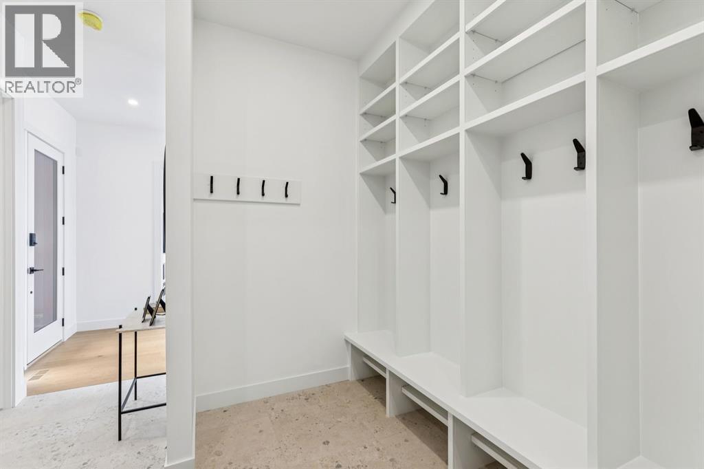 43 Elveden Park Sw, Calgary, Alberta  T3H 2A9 - Photo 4 - A2272908