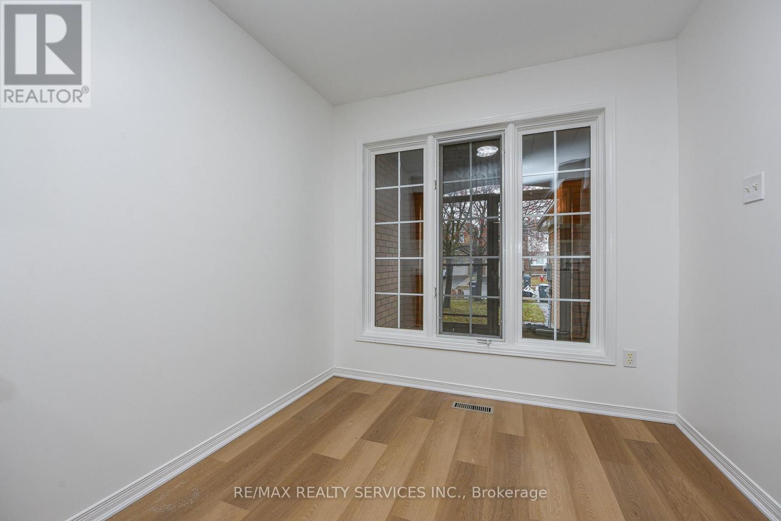 15 Shady Pine Circle, Brampton, Ontario  L6R 1N6 - Photo 12 - W12583990