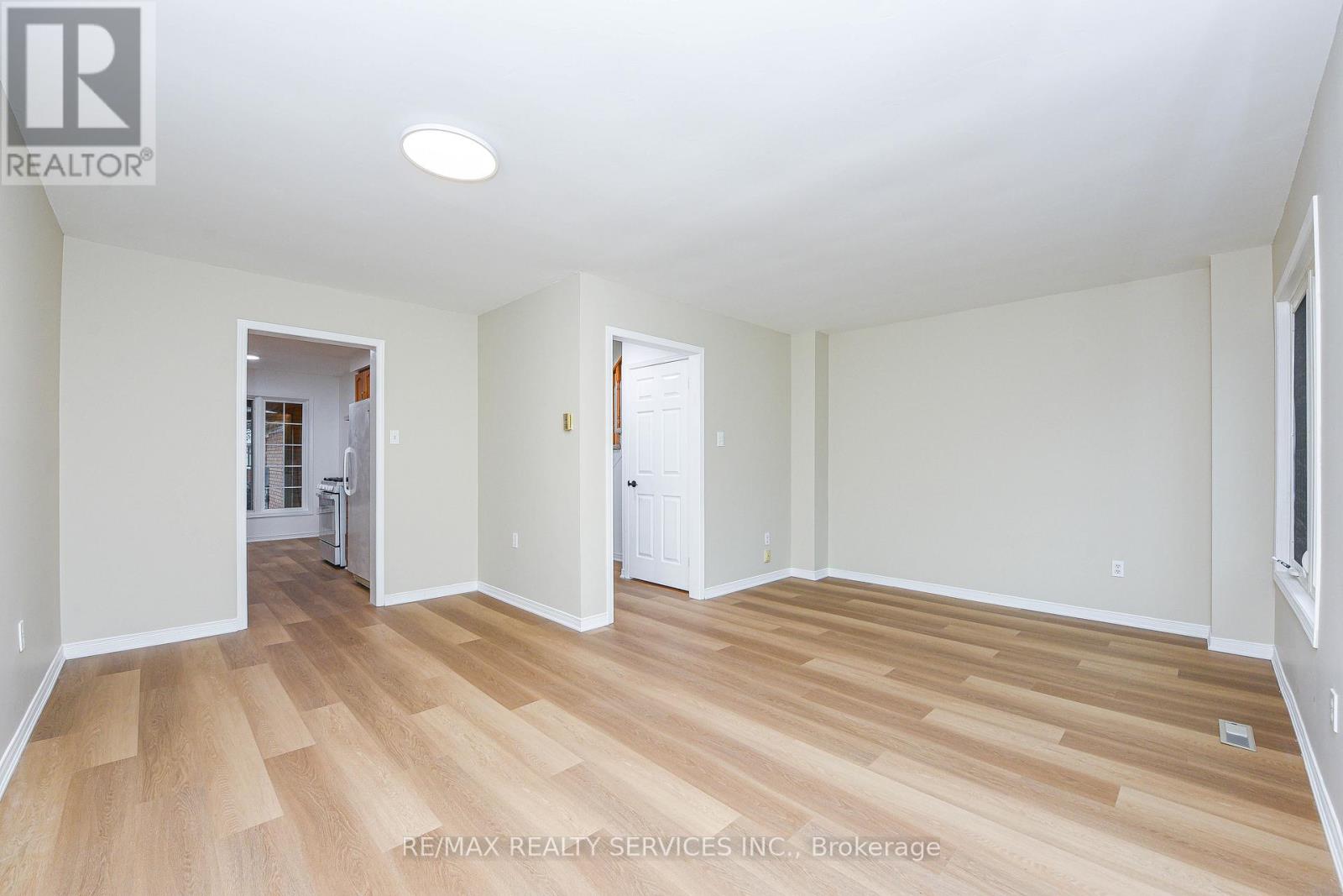 15 Shady Pine Circle, Brampton, Ontario  L6R 1N6 - Photo 13 - W12583990