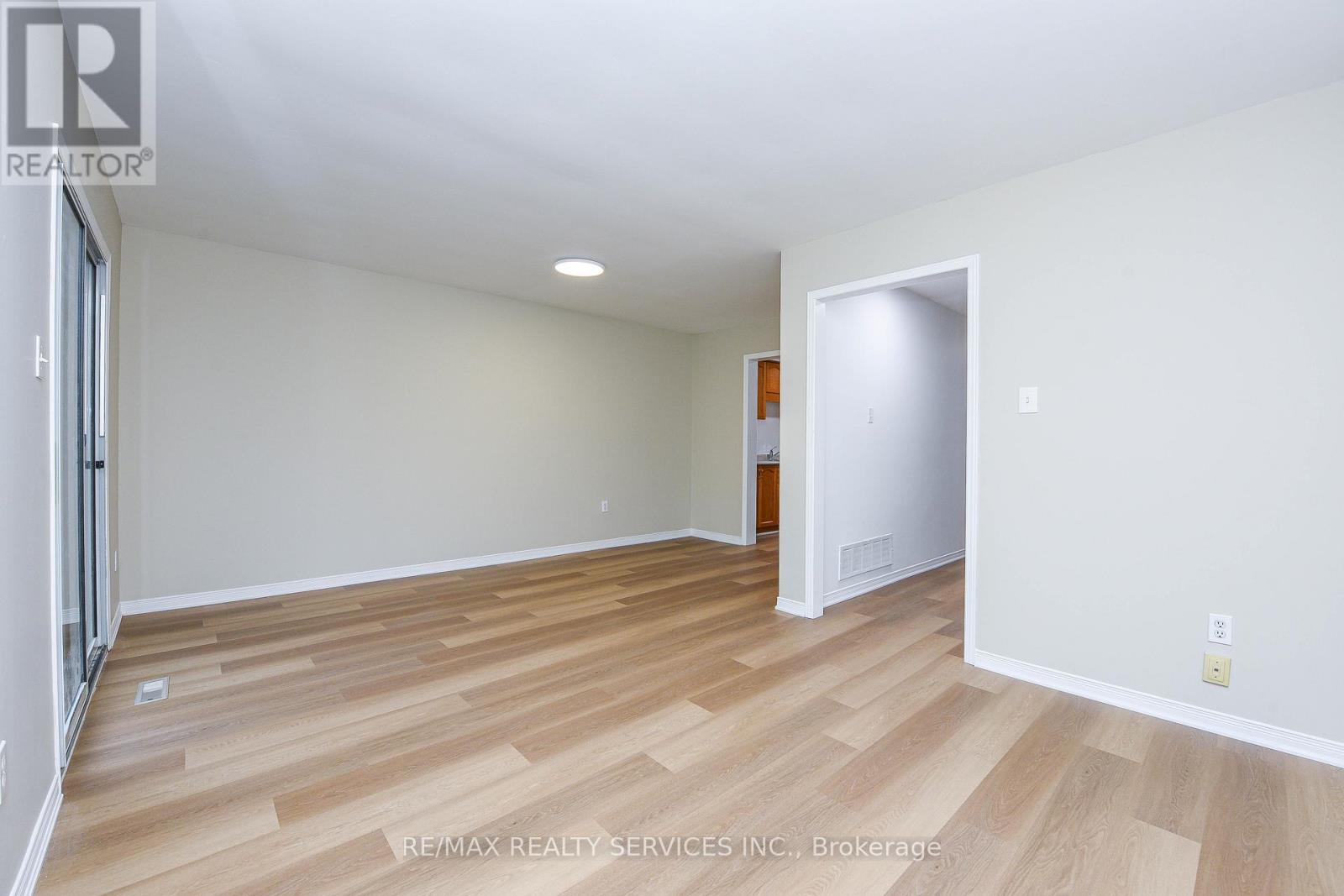 15 Shady Pine Circle, Brampton, Ontario  L6R 1N6 - Photo 18 - W12583990