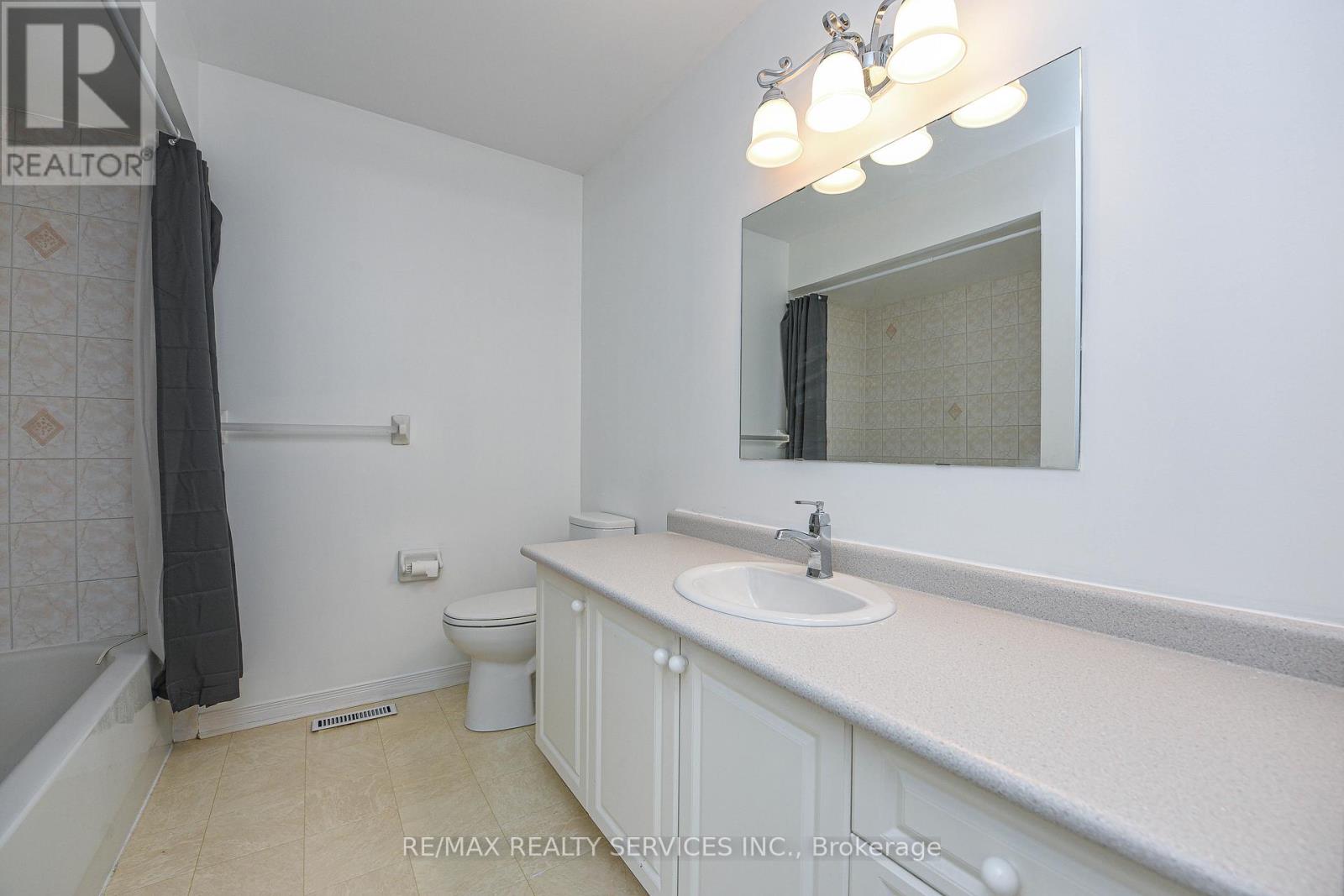 15 Shady Pine Circle, Brampton, Ontario  L6R 1N6 - Photo 32 - W12583990