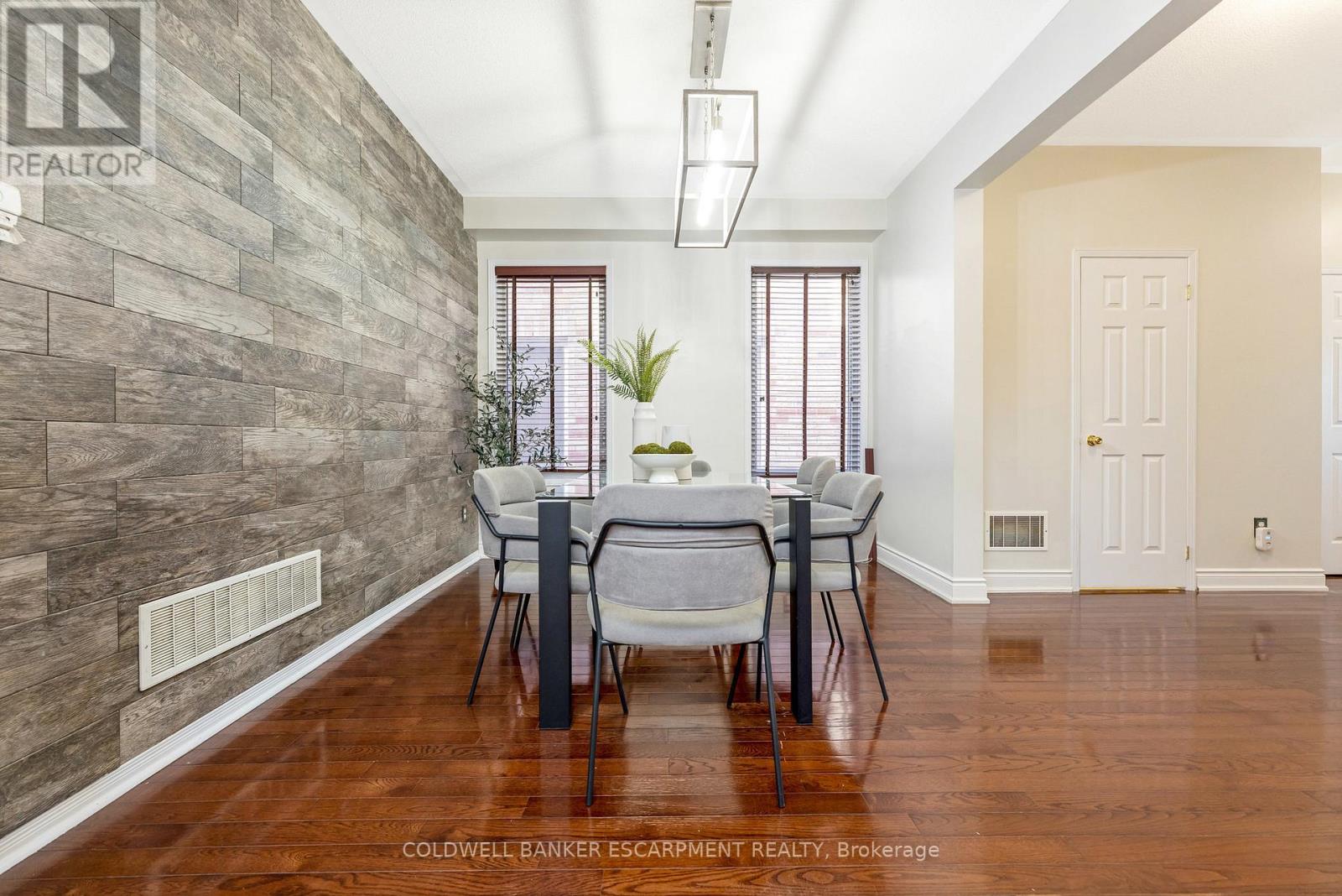 602 Yates Drive, Milton, Ontario  L9T 7R1 - Photo 5 - W12584014