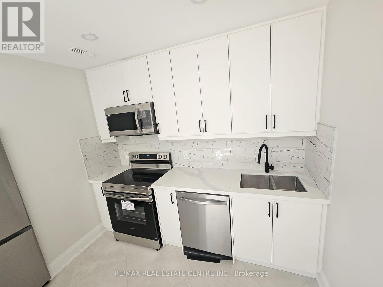 255 Gamma Street, Toronto, Ontario M8W 4G9 - Photo 18 - W12584022