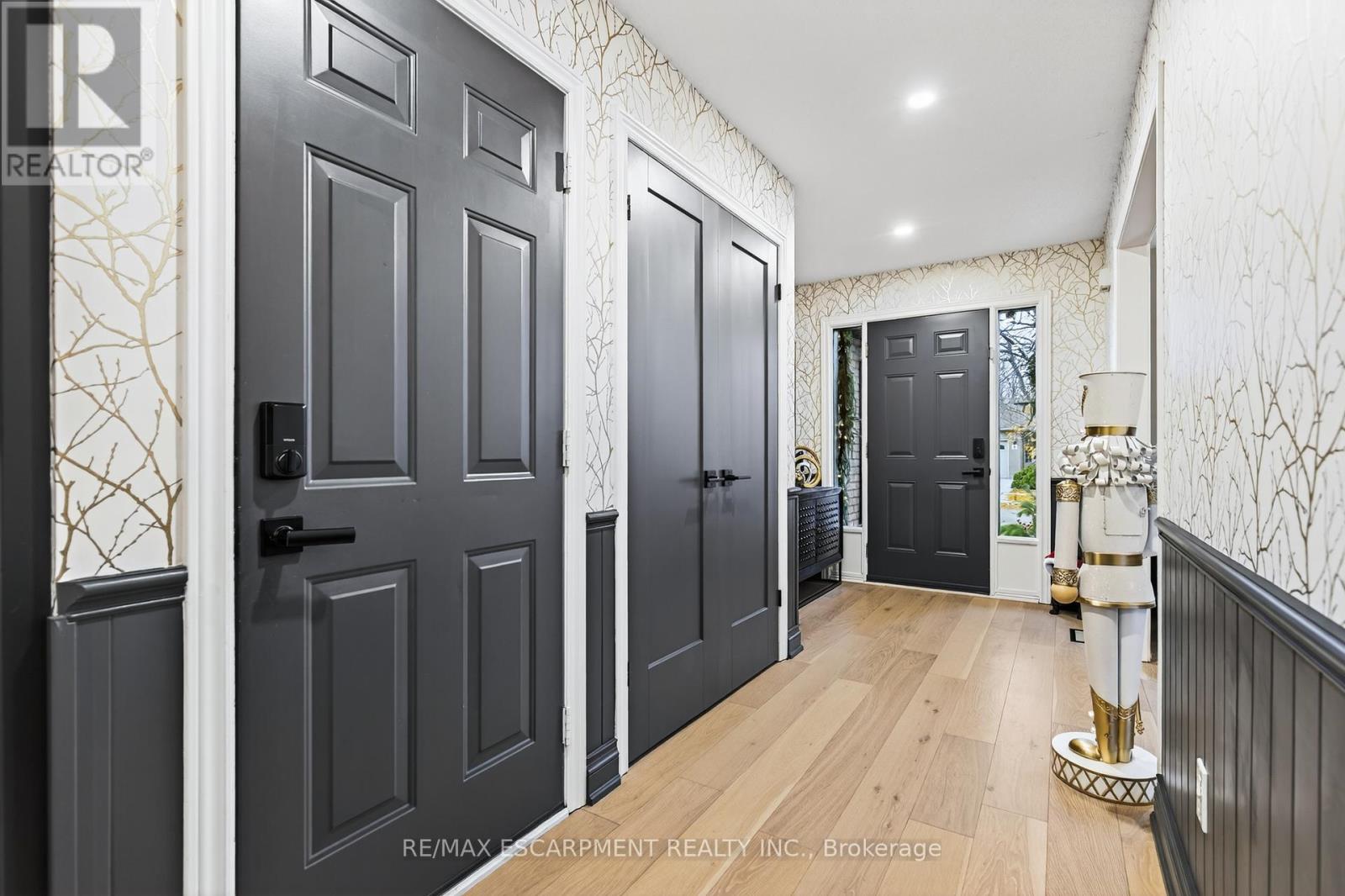 7 Waterside Drive, Hamilton, Ontario  L8E 5T9 - Photo 3 - X12584008