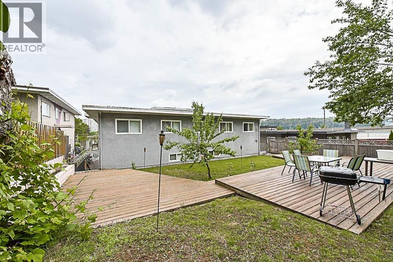 1335 1337 Kamloops Street, New Westminster, British Columbia  V6E 4A4 - Photo 2 - R3070392