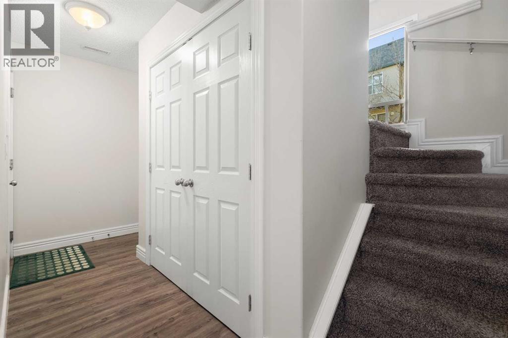 225 Bridlewood Lane Sw, Calgary, Alberta  T2Y 3X8 - Photo 4 - A2267881