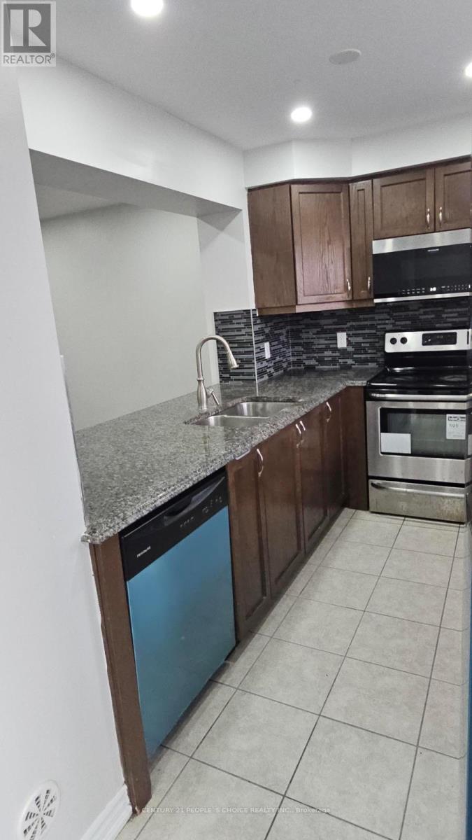 111 Glenvista Drive, Kitchener, Ontario  N2R 0E3 - Photo 12 - X12584044