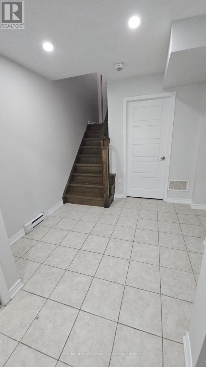 111 Glenvista Drive, Kitchener, Ontario  N2R 0E3 - Photo 3 - X12584044