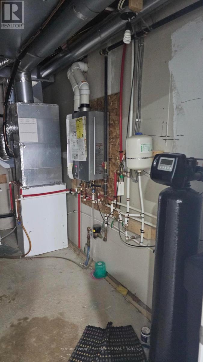 111 Glenvista Drive, Kitchener, Ontario  N2R 0E3 - Photo 4 - X12584044